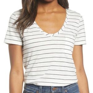 Caslon Rounded V-neck T-Shirt in Ivory-Black Lauren Stripe Size Large